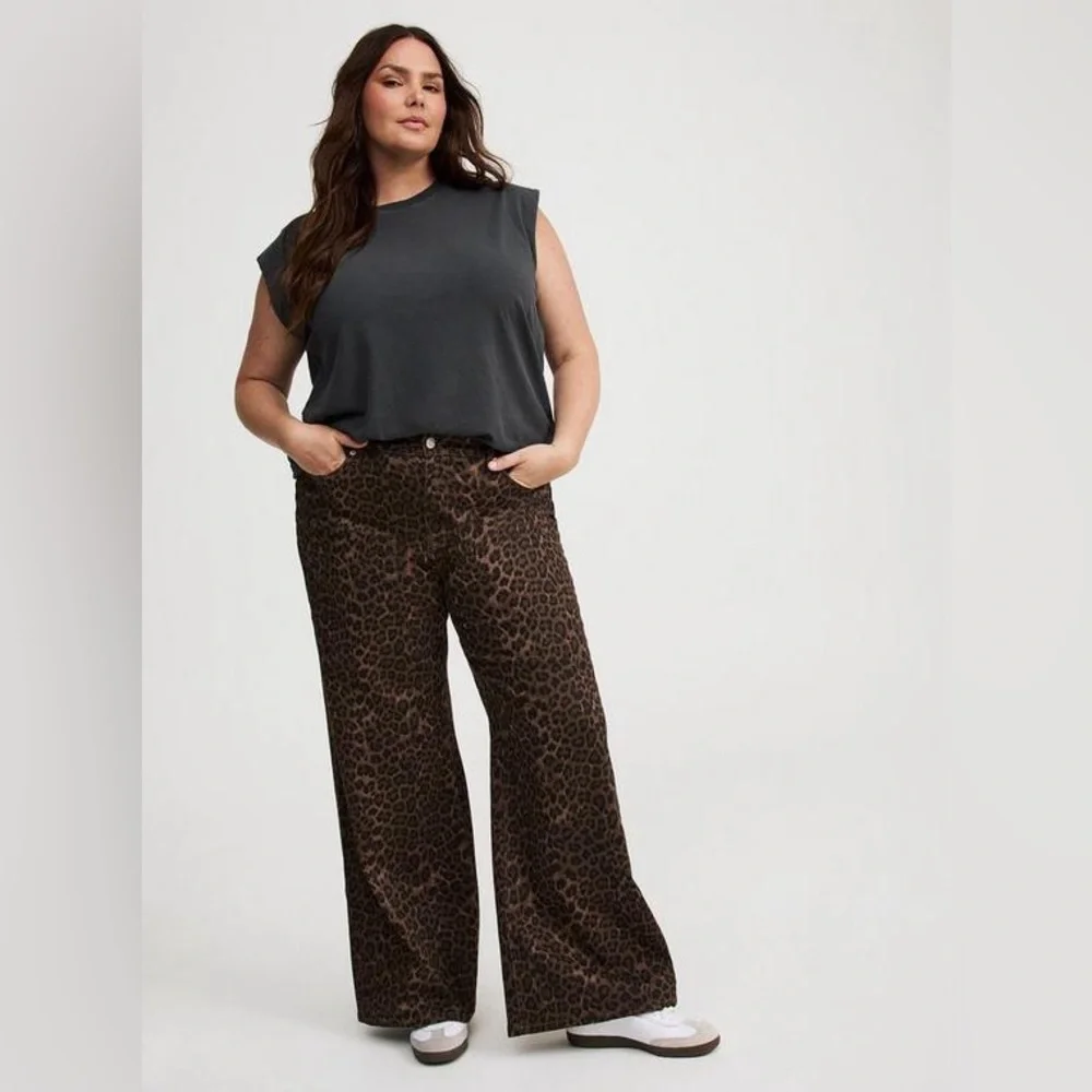 Torrid Wide high rise stretch Leg Jeans Leopard 12 tall - Picture 1 of 2
